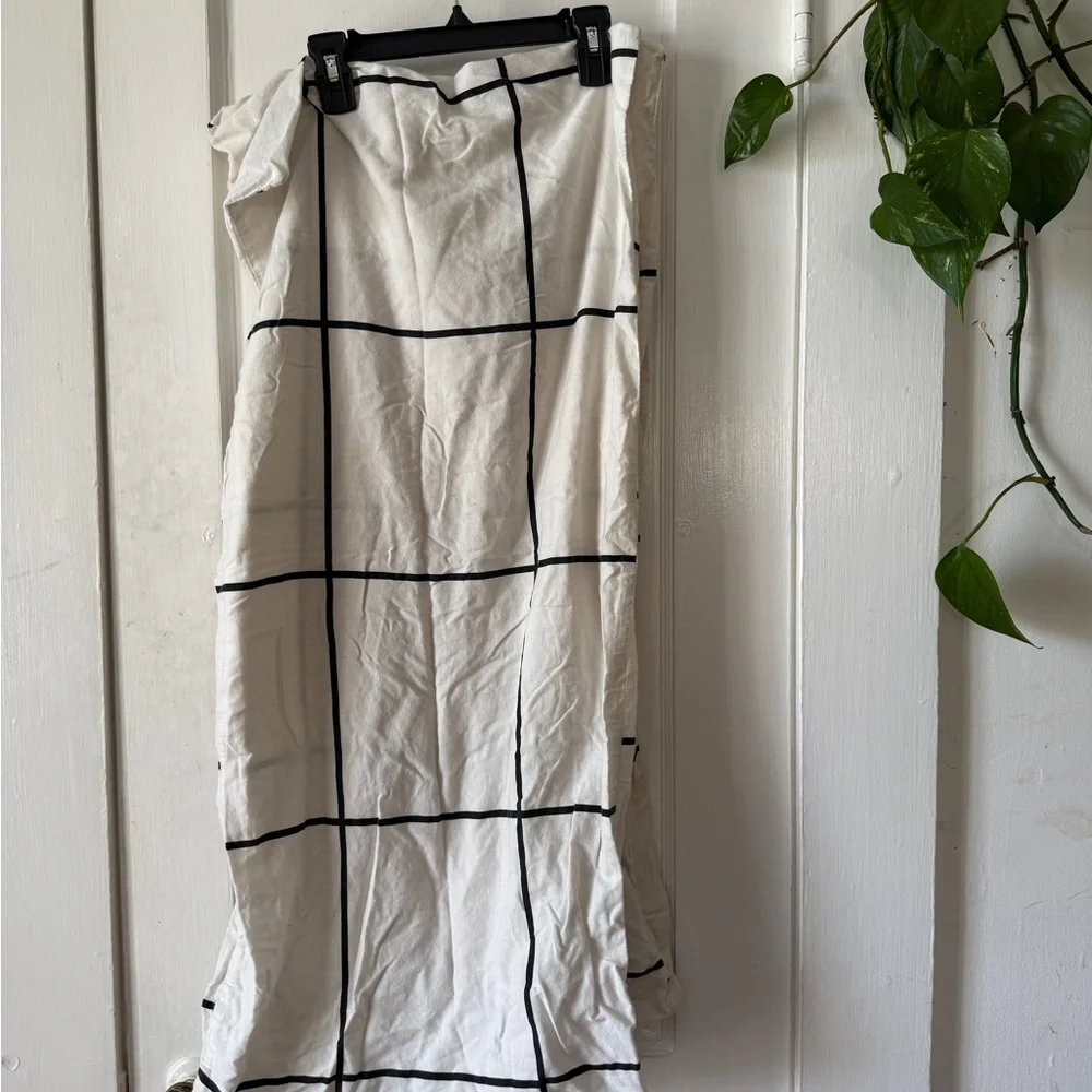 Home Collections White with Black Windowpane Grid 2 king size pillow cases